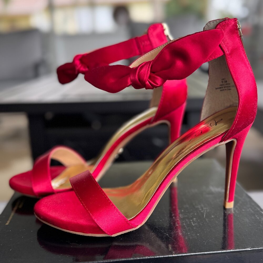 Thalia Sodi Red Bow Heels sz. 8.5 W